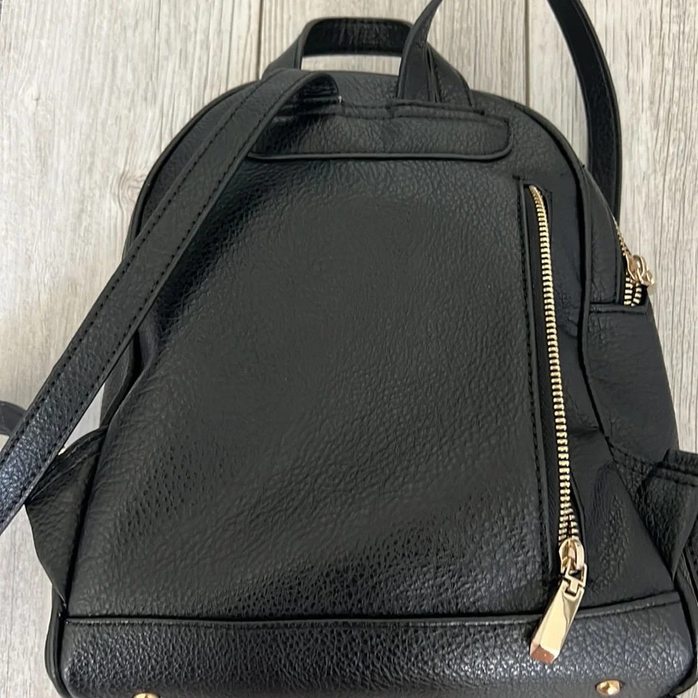 Mini Multi-Pocket Backpack - Picture 5 of 10